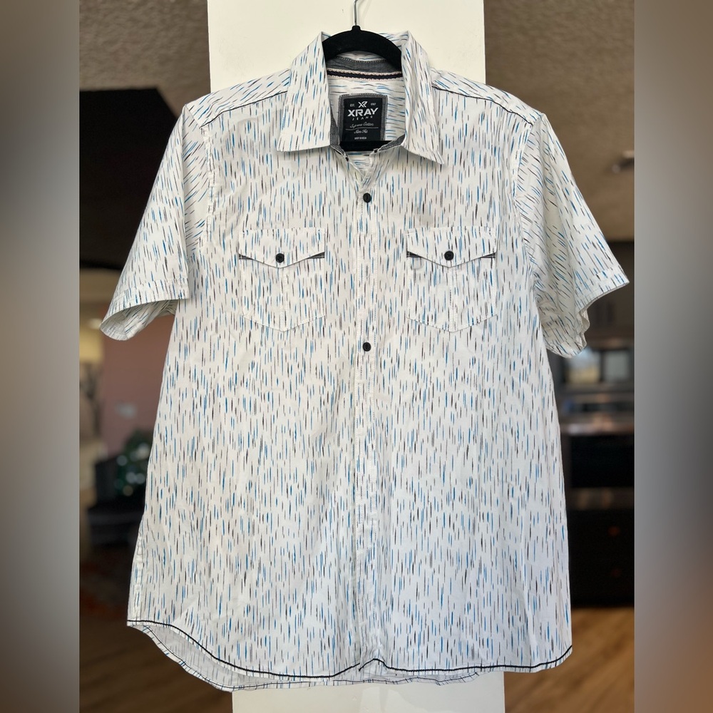 Xray Men’s Short-Sleeve Button-Down Shirt in White with Blue Dash Print